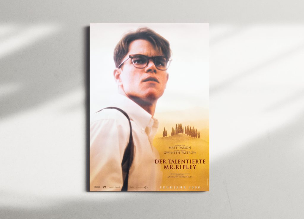 Filmplakat Der talentierte Mr. Ripley mit jungem Mann mit Brille vor Hügel mit Zypressen für Filmproduktionen Archiv